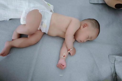 普洱几个月宝宝会抬头